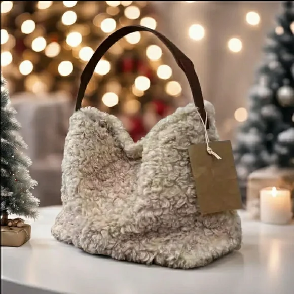 NEW! Cozy Beige Shearling Hobo Bag - Picture 10 of 11